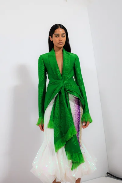 Look 16